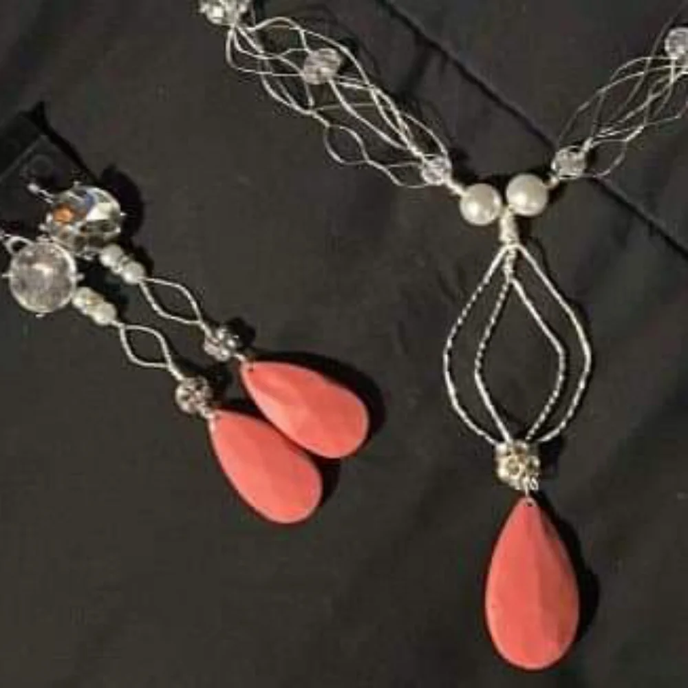 Earrings and matching Necklace bundle - Picture 1 of 1